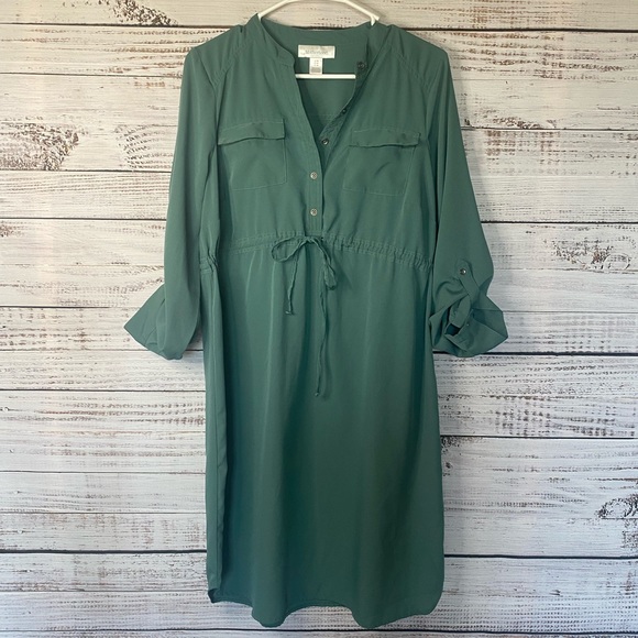Motherhood Maternity Dresses & Skirts - Motherhood maternity green dress. Size M